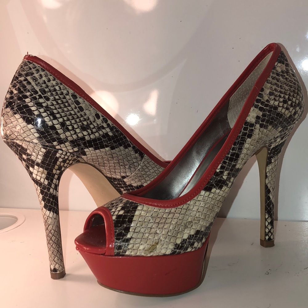 Guess Snake Red Print Heels